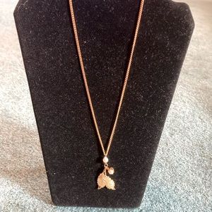 Costume necklace with leaves and pearls